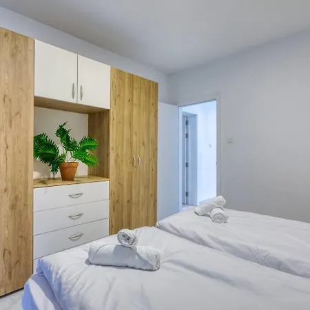 Modern, 3-br With Valletta View Pieta