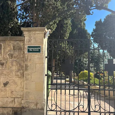 Апартаменты Modern, 3-br With Valletta View