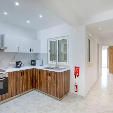 Modern, 3-br With Valletta View *