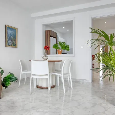 Modern, 3-br With Valletta View *